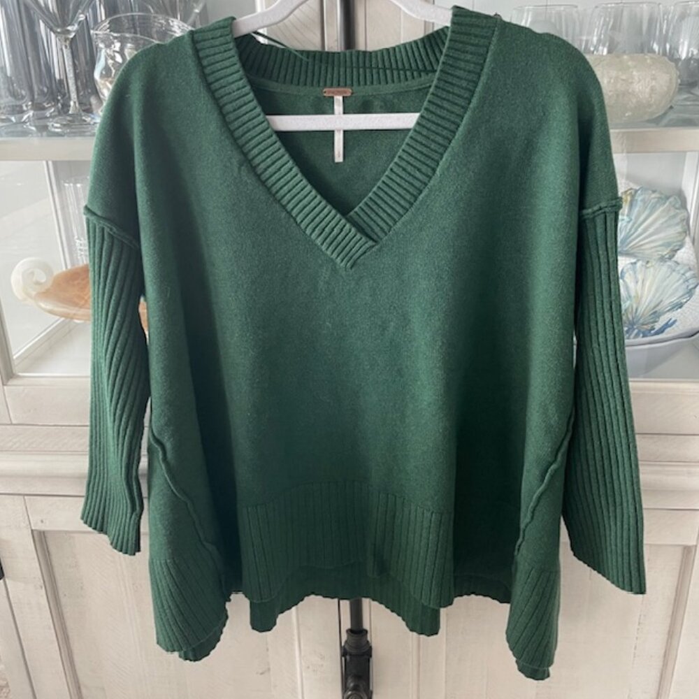 FREE PEOPLE ORION A-LINE TUNIC SWEATER SIZE SMALL BLACK FOREST GREEN NWT